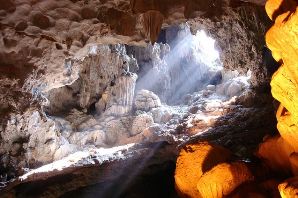 Discovering Thien Cung Cave – A natural masterpiece on Ha Long Bay
